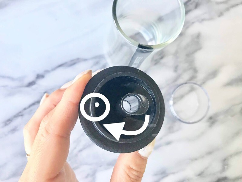 キャップに油がたれない工夫がされている