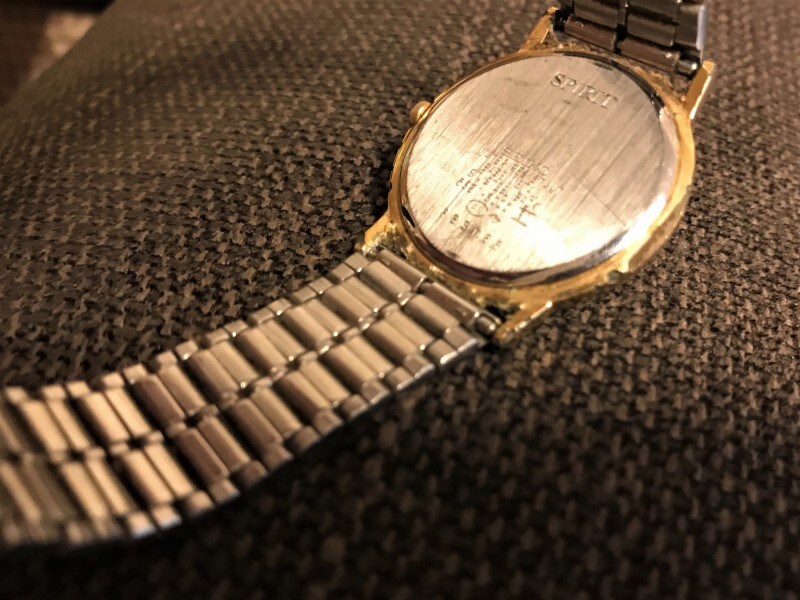 気になる時計の汚れと重さ。もっと綺麗に、快適に時計を付けたい。