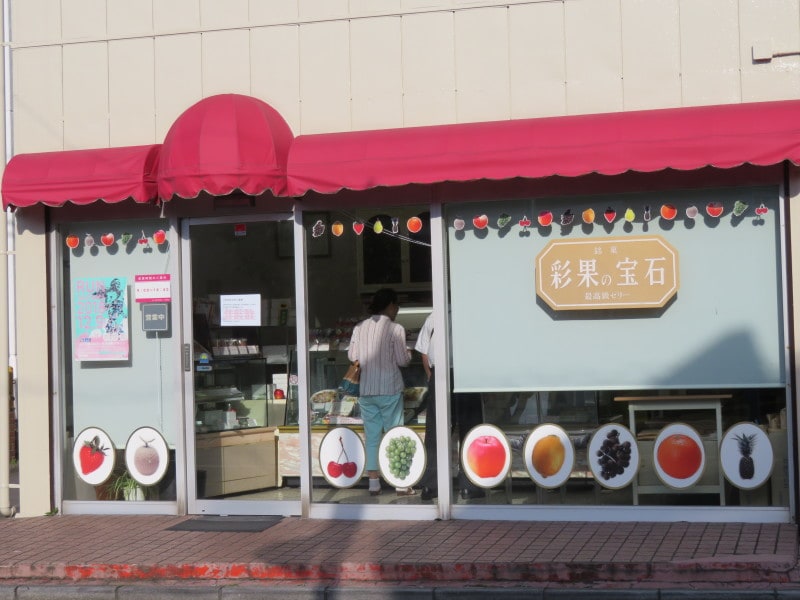 本社工場の敷地内の直販店