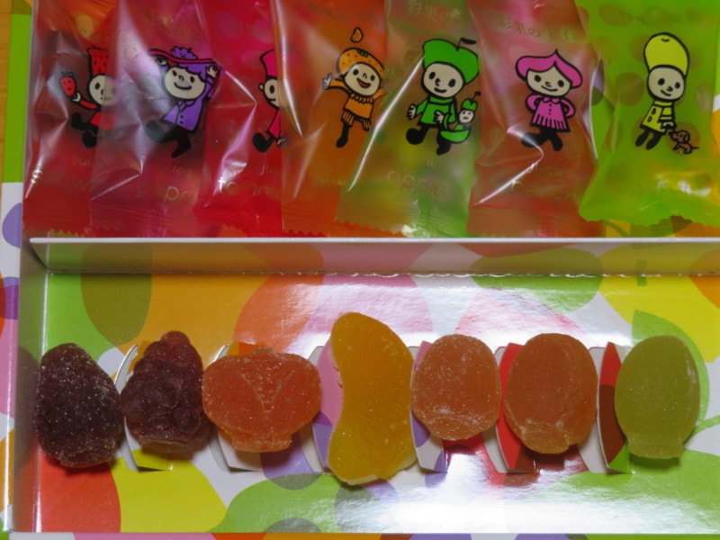 材料の果物がリアルな姿で現れるプレミアゼリー