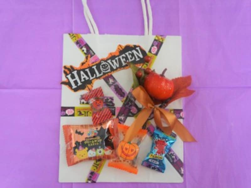 造花もお菓子も重いと剥がれてしまうので軽いものを選んでください。