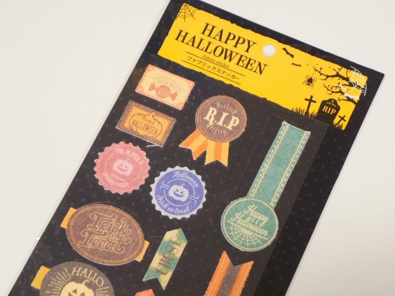 瓶のデコレーションには温かみのあるファブリックシールがお勧めです。