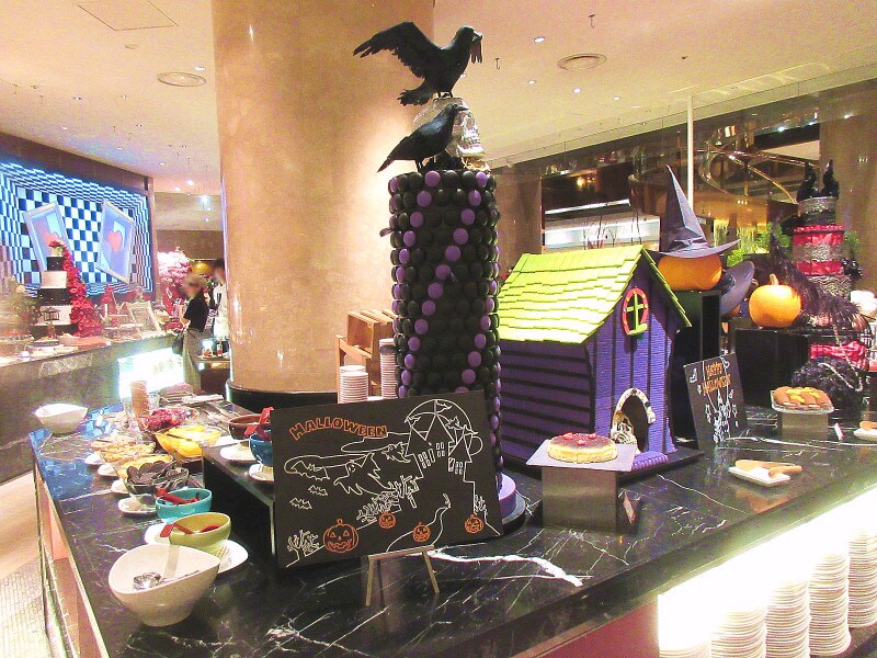 ヒルトン東京 マーブルラウンジ アイランド型のブッフェ台