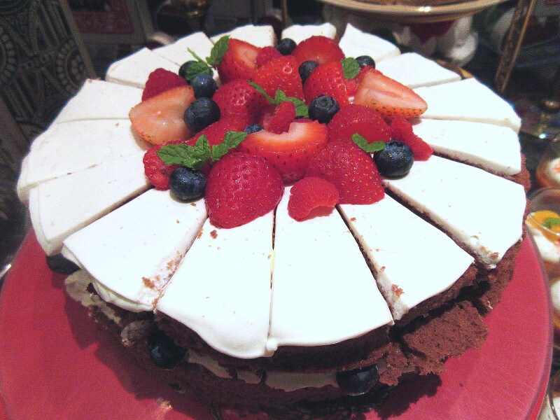 ヒルトン東京 マーブルラウンジ ダムのオープンフェイスケーキ