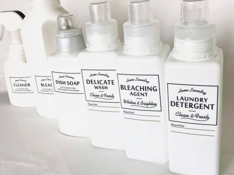 キャンドゥのおすすめ収納グッズ:インデックスステッカーを貼ると生活感がでる洗剤もシンプルでおしゃれに