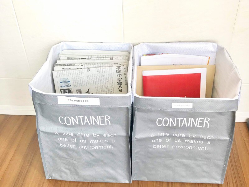 キャンドゥのおすすめ収納グッズ:大きめサイズのバッグコンテナは新聞ストッカーにもぴったり!