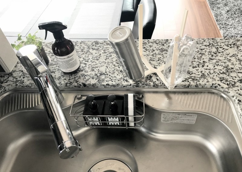 キャンドゥのおすすめ収納グッズ:水筒などを洗って逆さにして乾かすこともできる