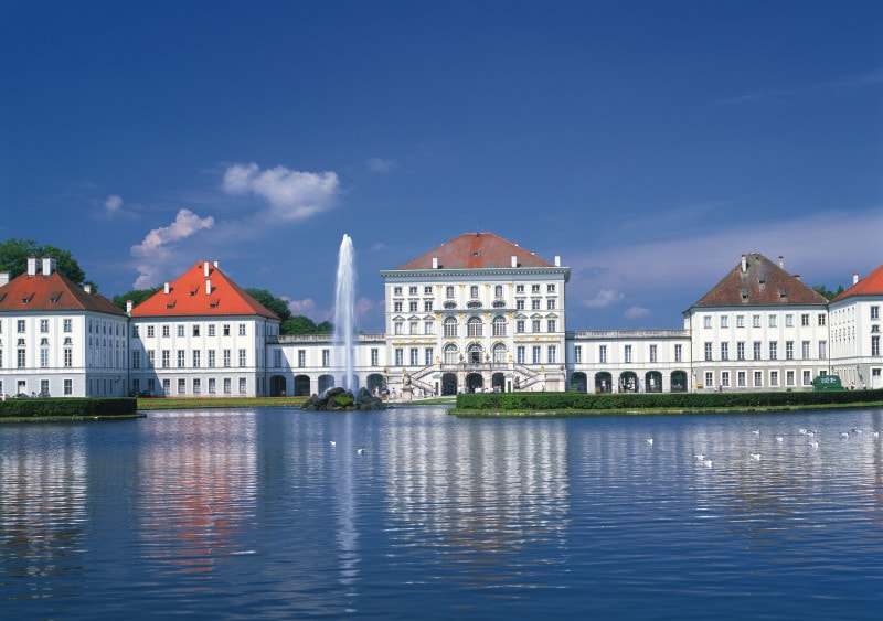 バロック・ロココ調の美しく優雅なつくりを楽しめるニンフェンブルク城。
