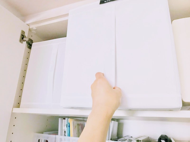 持ち手が付いているので高い場所でも引き出しやすい