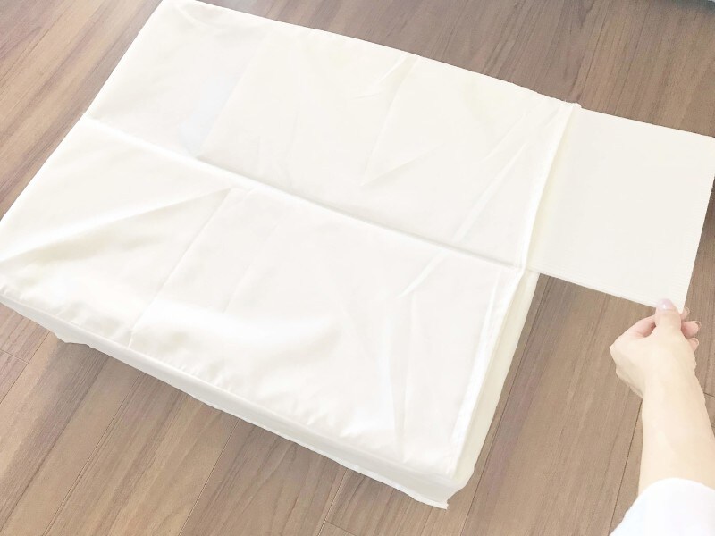 底面には強化プラスチック板を入れて型崩れ防止