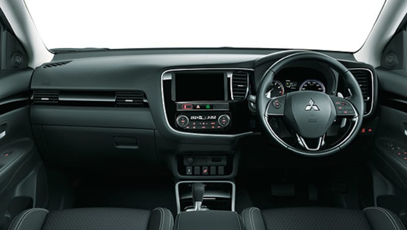 三菱『アウトランダー』運転席