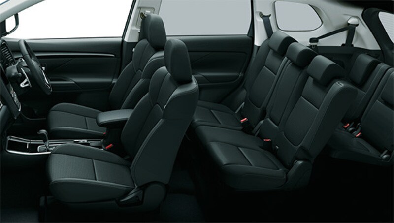 三菱『アウトランダー』内装（3列シート）