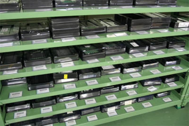 修理用パーツ棚