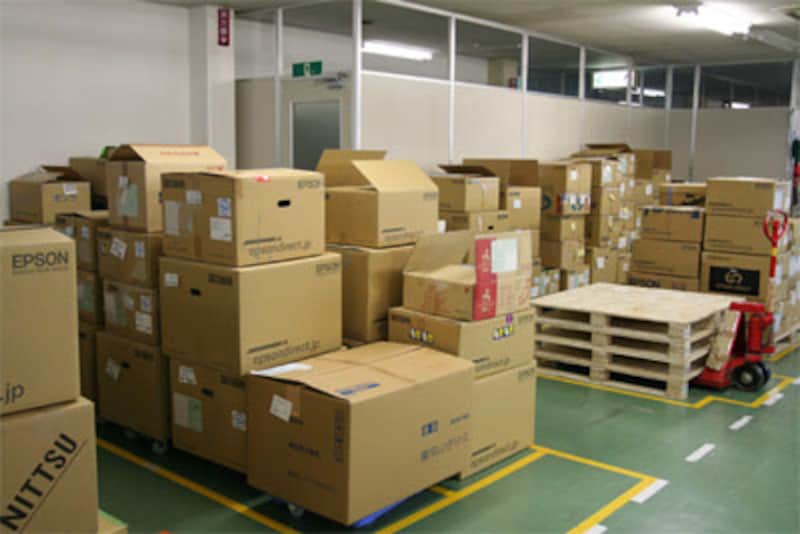 配送を待つ段ボール