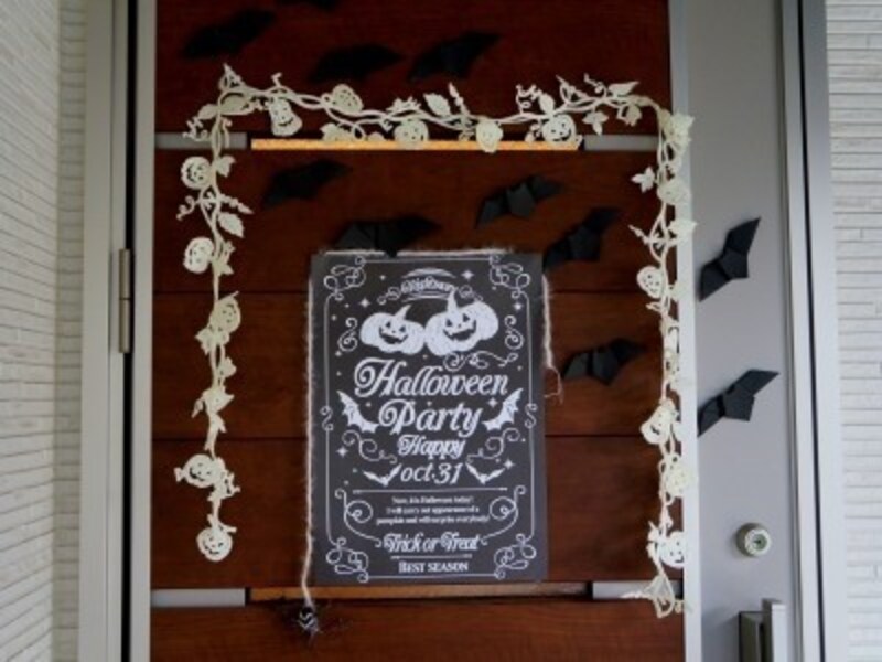 ハロウィン飾りつけ手作り！コウモリを折ってドアに飛ばそう