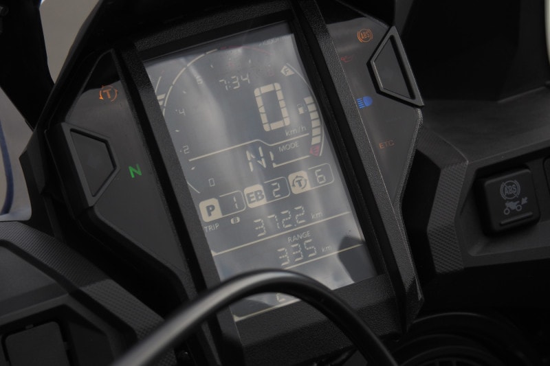 走行モードはメーターに表示される