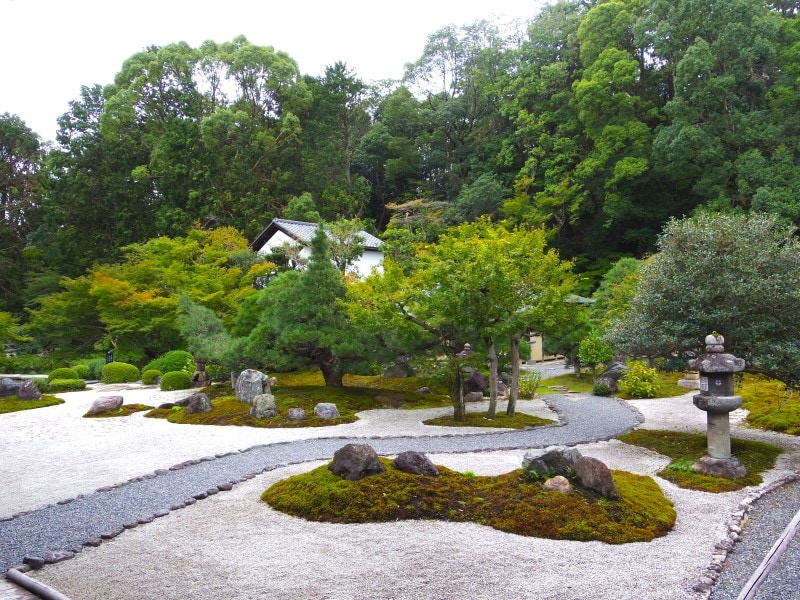 枯山水庭園「紫雲の庭」