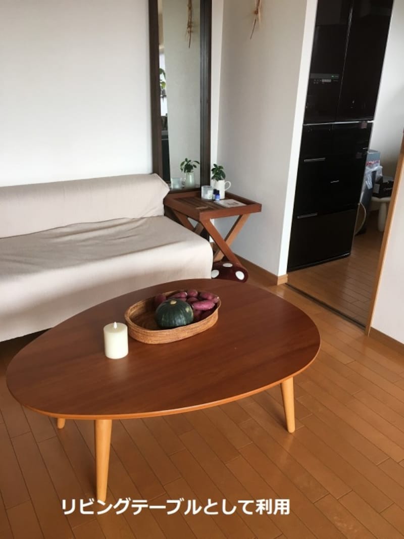 ミニマリストが部屋を快適に保つための方法：こたつのテーブルは、夏場はリビングテーブルとして活躍