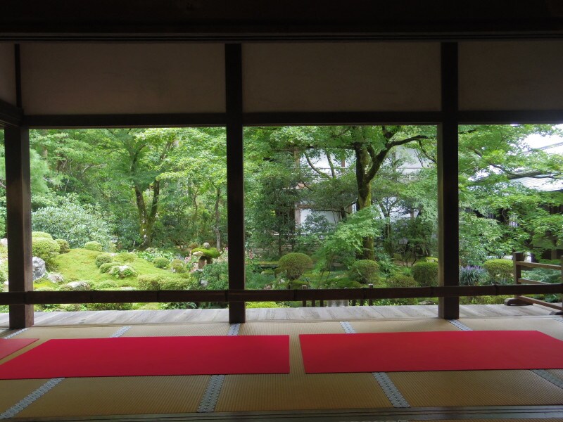 客殿から望む聚碧園