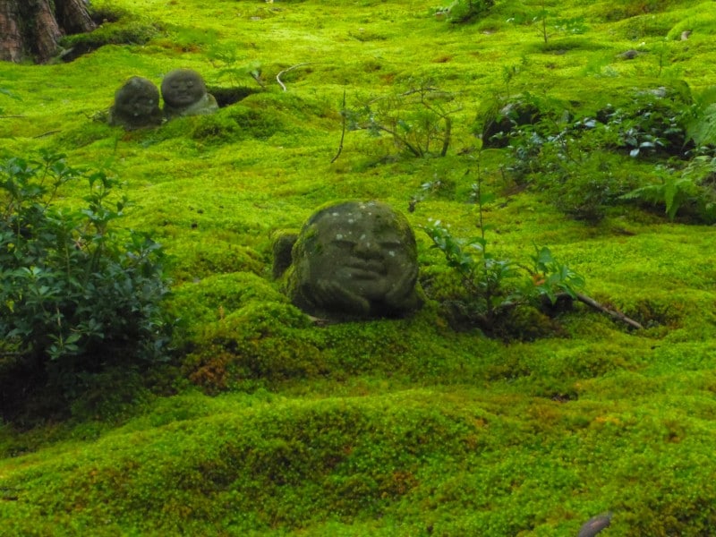 有清園で見つけたお地蔵さま