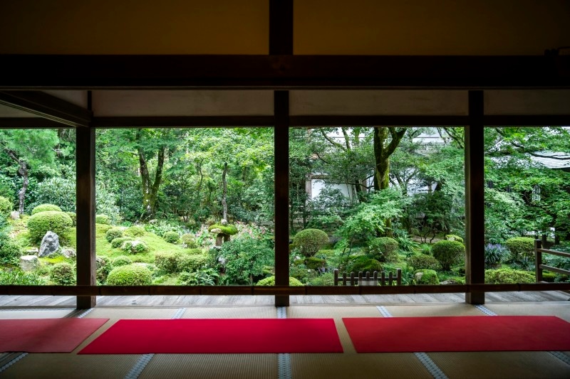 客殿から望む聚碧園