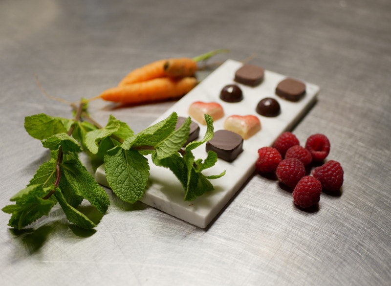 JITSKの農園で採れたハーブ、フルーツを使ったチョコレート