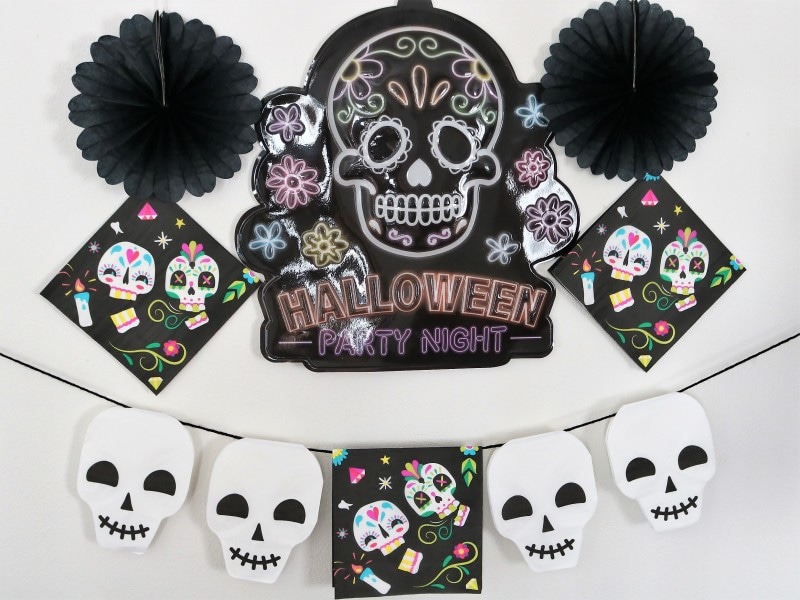 メキシコの死者の日をイメージしたスカルガーランド。