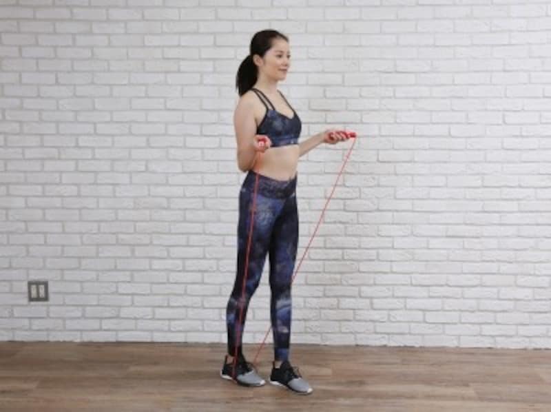 1. 両足飛びでリズミカルに縄跳びをしてみましょう！