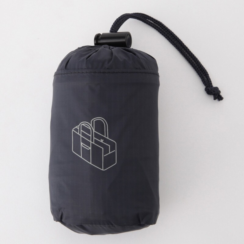 たたんでしまえばフェイスタオルをまるめた程度の大きさ