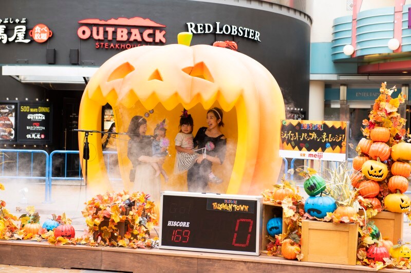 イクスピアリ・ハロウィーンタウン「ジャイアント・パンプキン・チャレンジ!」