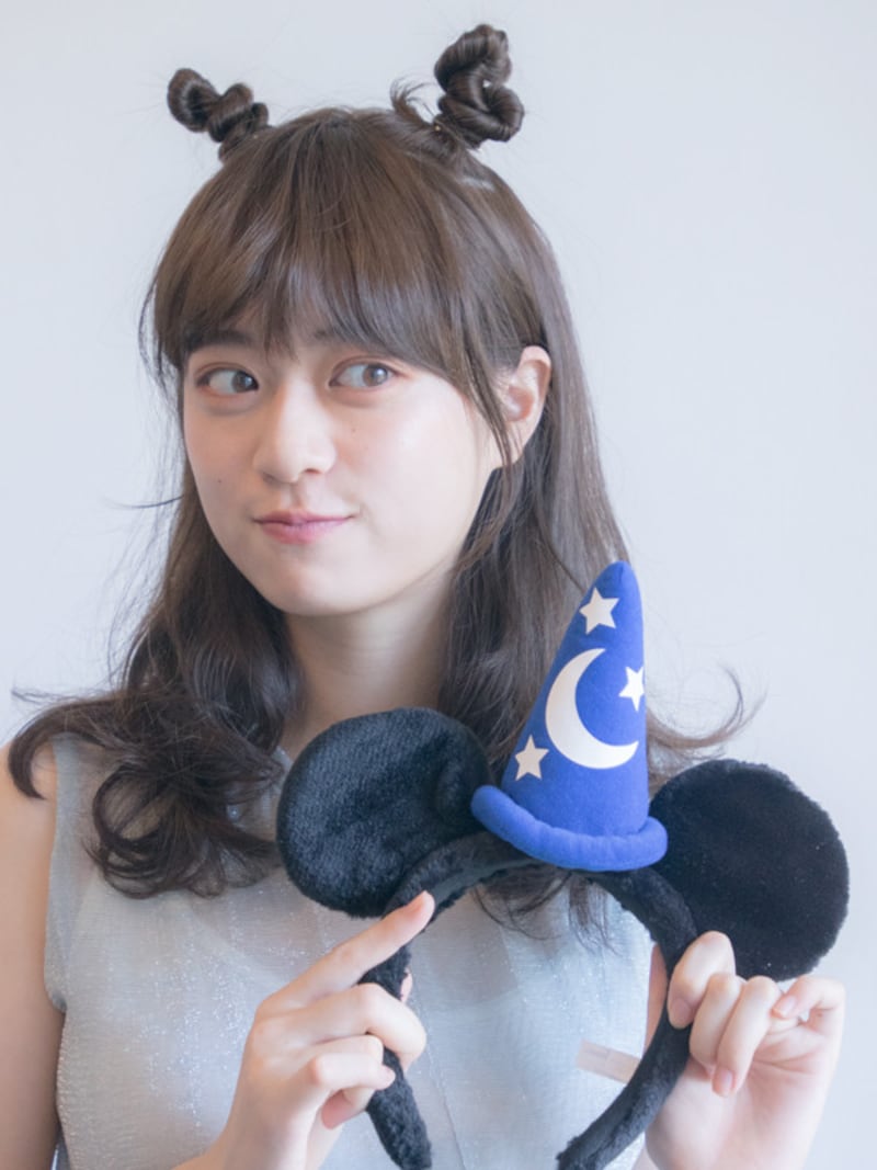 巻き髪と合わせるとさらに可愛い