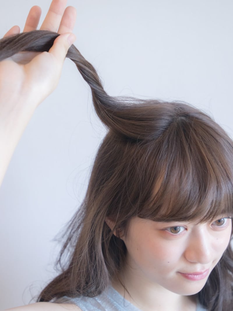 ねじった毛がほどけないように注意