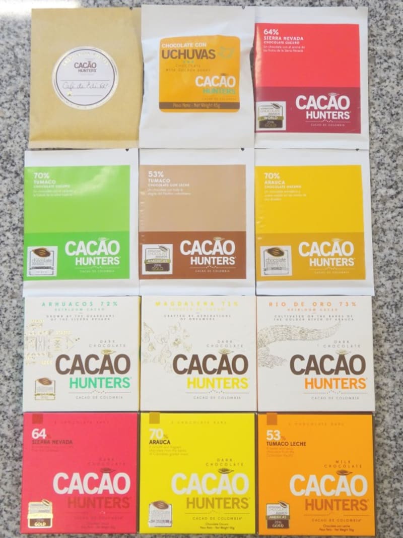 「アカシエ 北浦本店」に並ぶ、カカオハンター小方真弓さんの「CACAO HUNTERS」ブランドのチョコレート各種