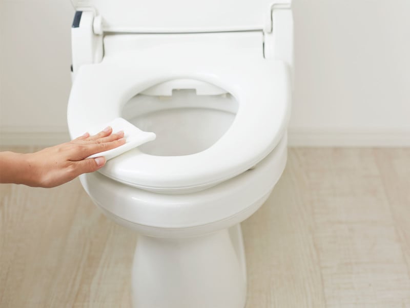 トイレ掃除の手順2:汚れが一番気になる便器はしっかりと。ウォッシュレットもお忘れなく
