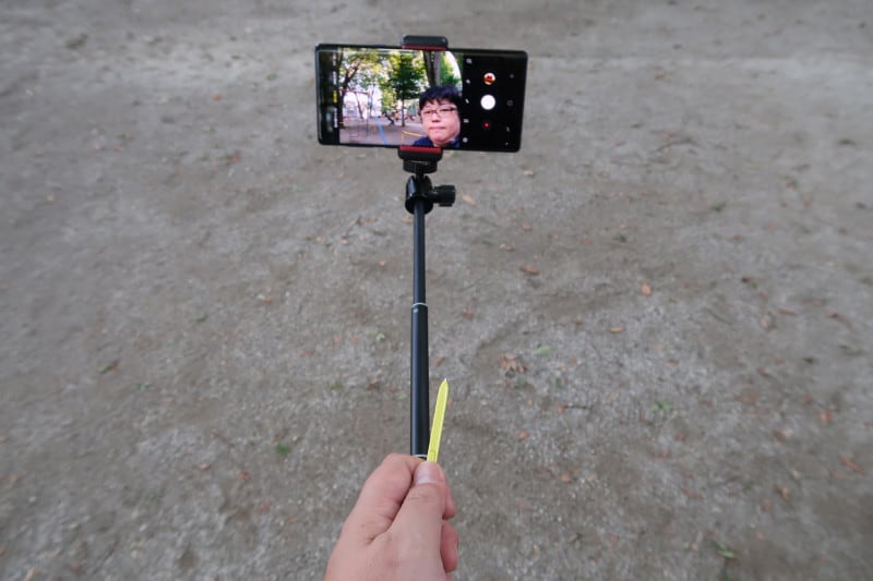 スマホでプレゼンするというケースは稀かもしれませんが、リモコンシャッター機能は、自撮りの際に便利。これがあれば無理な体勢でシャッターボタンを押して、写真がブレてしまうといった心配もありません。