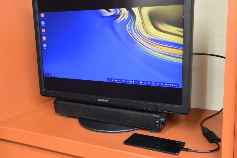 「DeXモード」ではPCのようなマルチウインドウでの操作ができ、Bluetooth接続したキーボードで長文入力もできます。