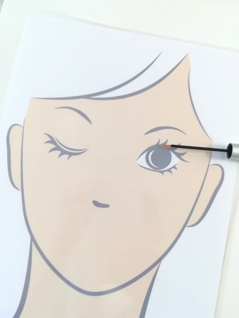 リバイタラッシュは、まつ毛の根元に1日1回1度のストロークだけ。たくさんつけても効果はないそうです