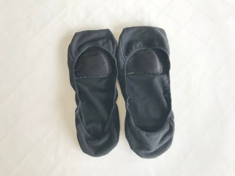 薄くて小さなフットカバーのたたみ方