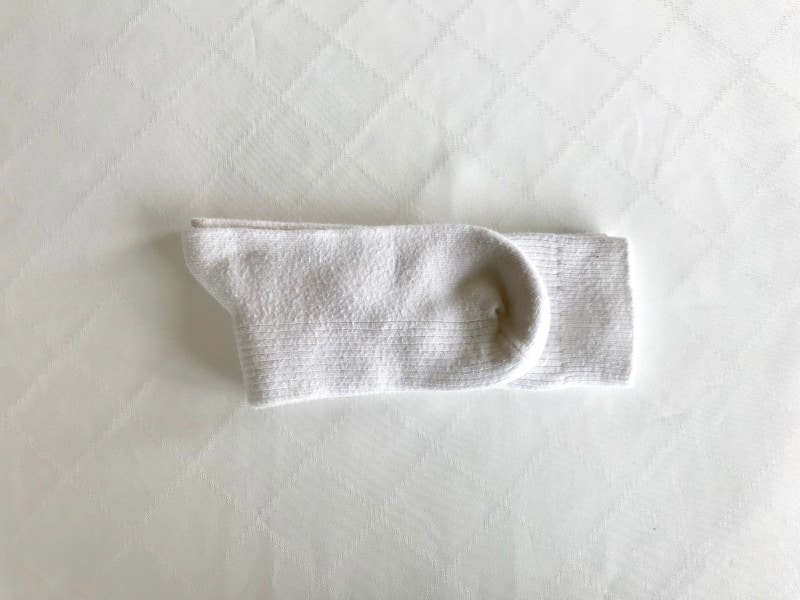 かかと部分を折りたたむ