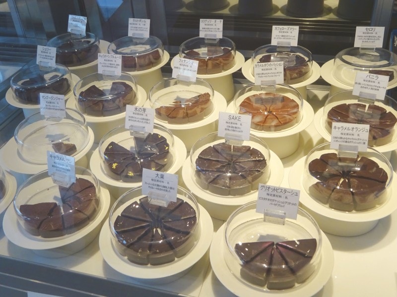 「アッサンブラージュ カキモト」の個性に富んだボンボンショコラは1粒（税別300円）から購入可能