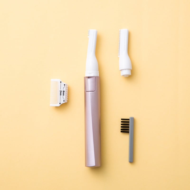 貝印 クシ付きマユトリマー