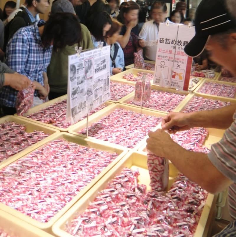お菓子の詰め放題