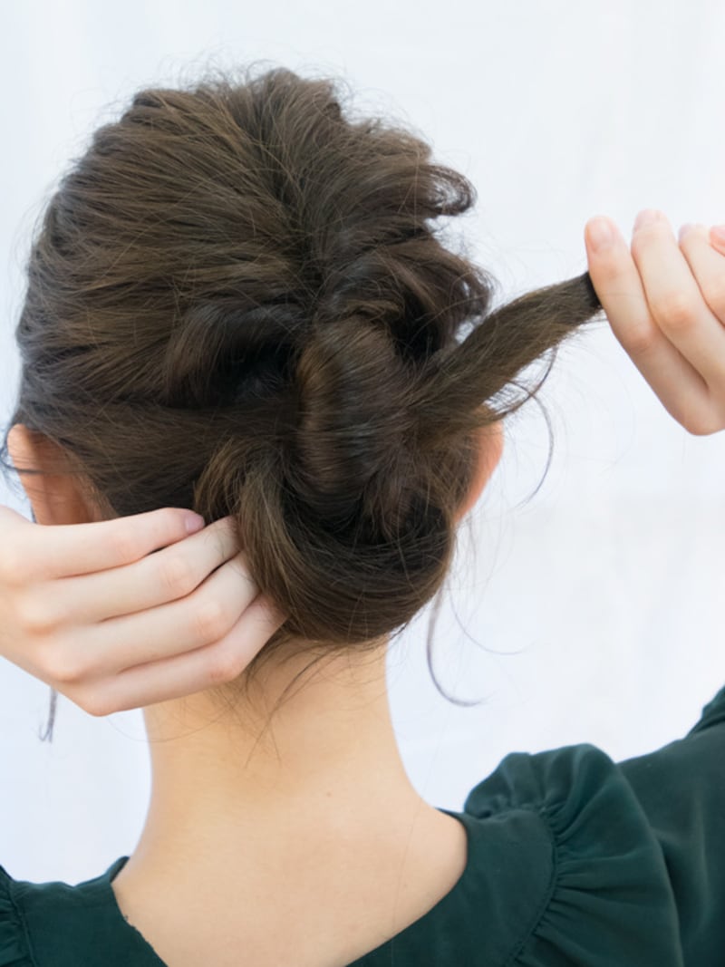 くるりんぱして、巻きつけていく