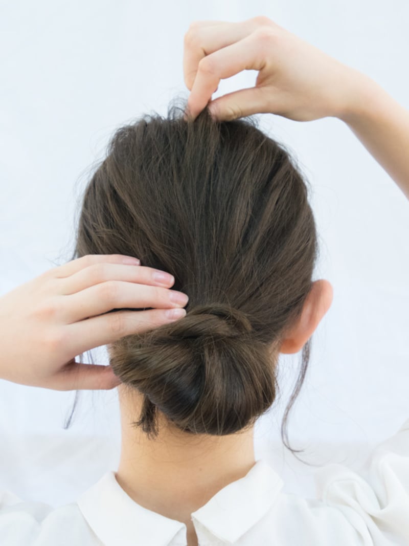 鏡でバランスを確認しながら少しずつ引っ張りましょう