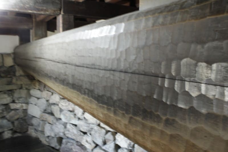 建設当初より残っている梁や柱が随所にある