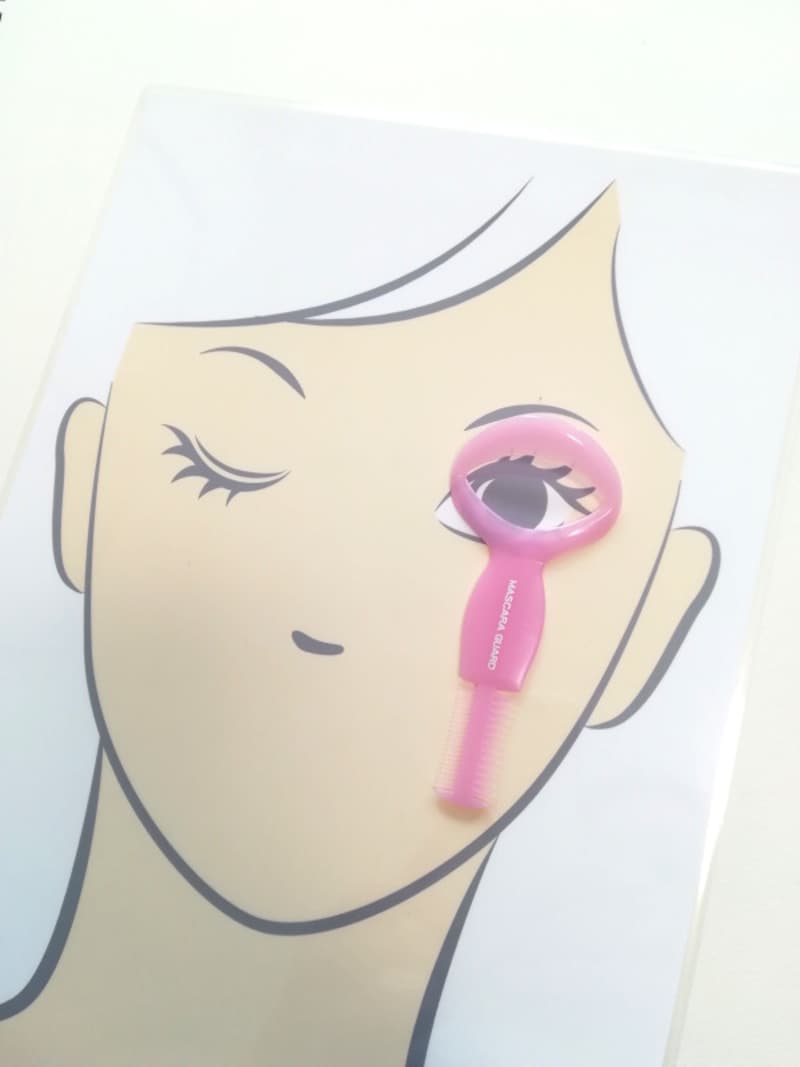 マスカラガードを使うと、根元からしっかり塗れるので、毛先がきれいにセパレートします