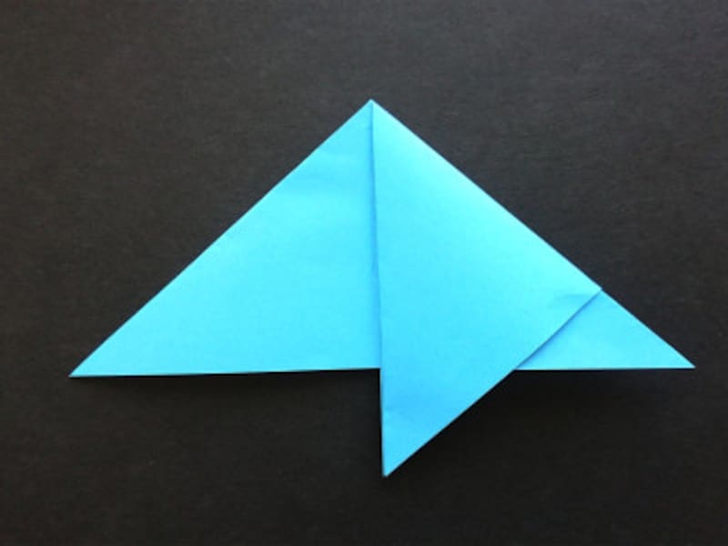 折り紙星1枚の作り方、引っ張った部分を折り返す