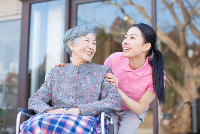 何もかも抱え込まないで。親の介護も外部の人にお願いすれば、自分の時間が持てるのです
