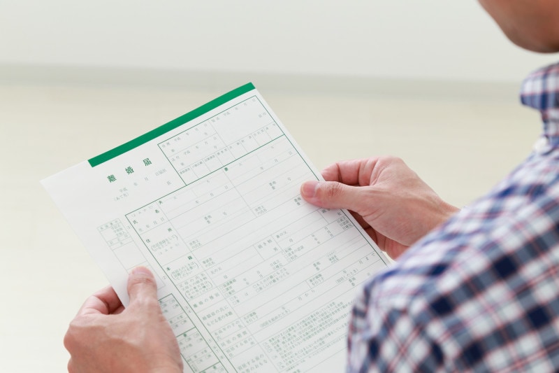 夫にとっては「突然」の離婚届。話し合いを求め、離婚も拒否したという