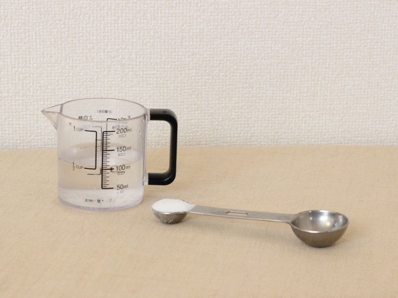 重曹水の作り方:水100mlに対して重曹は小さじ1程度